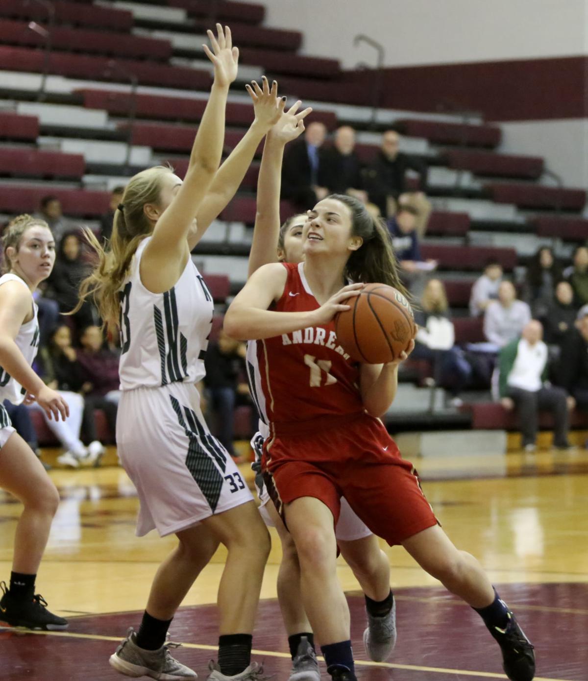 Girls Basketball Andrean S Karli Miller Fights Through Injury