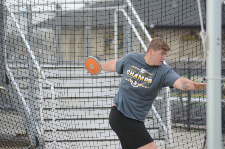Andrew, Sandburg boys capture state crowns in discus, 3200 relay