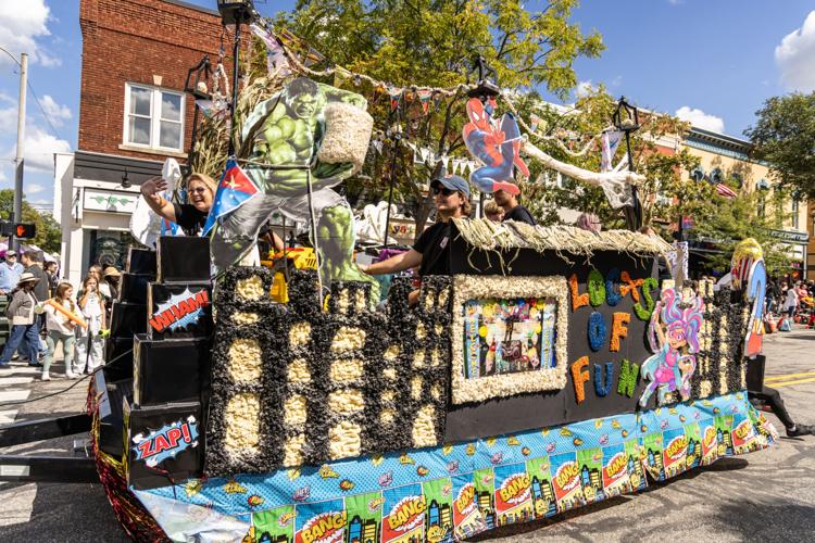 Fest's centerpiece parade puts popcorn, community in motion