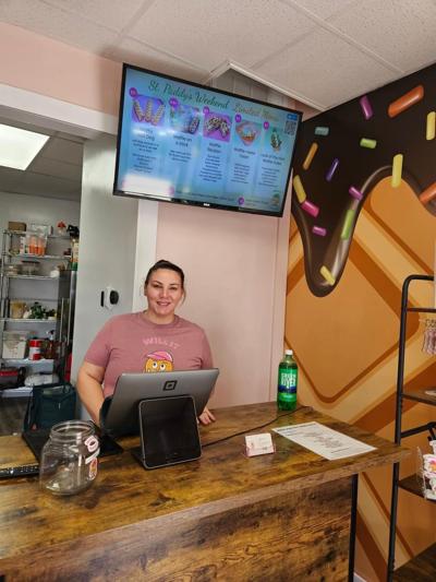 NWI Business Ins and Outs: Will It Waffle, Peach Cobbler Factory, Cinnabon/Auntie Anne's, Biggby Coffee, Brooks Corned Beef and Vallee BBQ opening