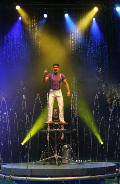 Water Circus Differs From Traditional Big Top Entertainment Lake County News Nwitimes Com