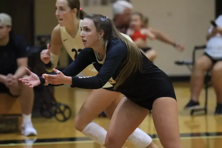 Volleyball falls in hard-fought GLIAC opening battle to Northern Michigan