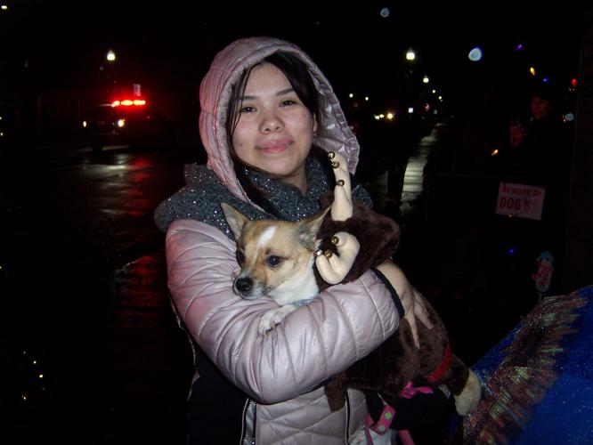 Rain doesn't dampen spirits at Whiting Illuminated Christmas parade