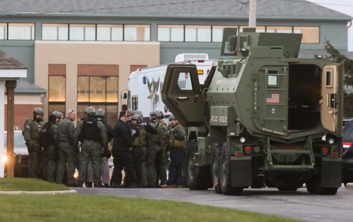 Apparent suicide ties up traffic in Crown Point | Lake County News