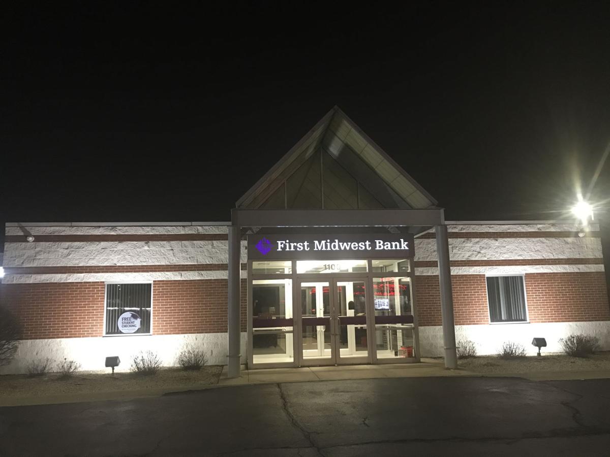 First Midwest becomes latest Region bank to bump starting pay to $15 an hour