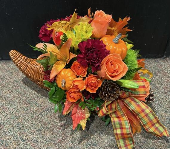 Natural accents joining the traditions of the Thanksgiving centerpiece