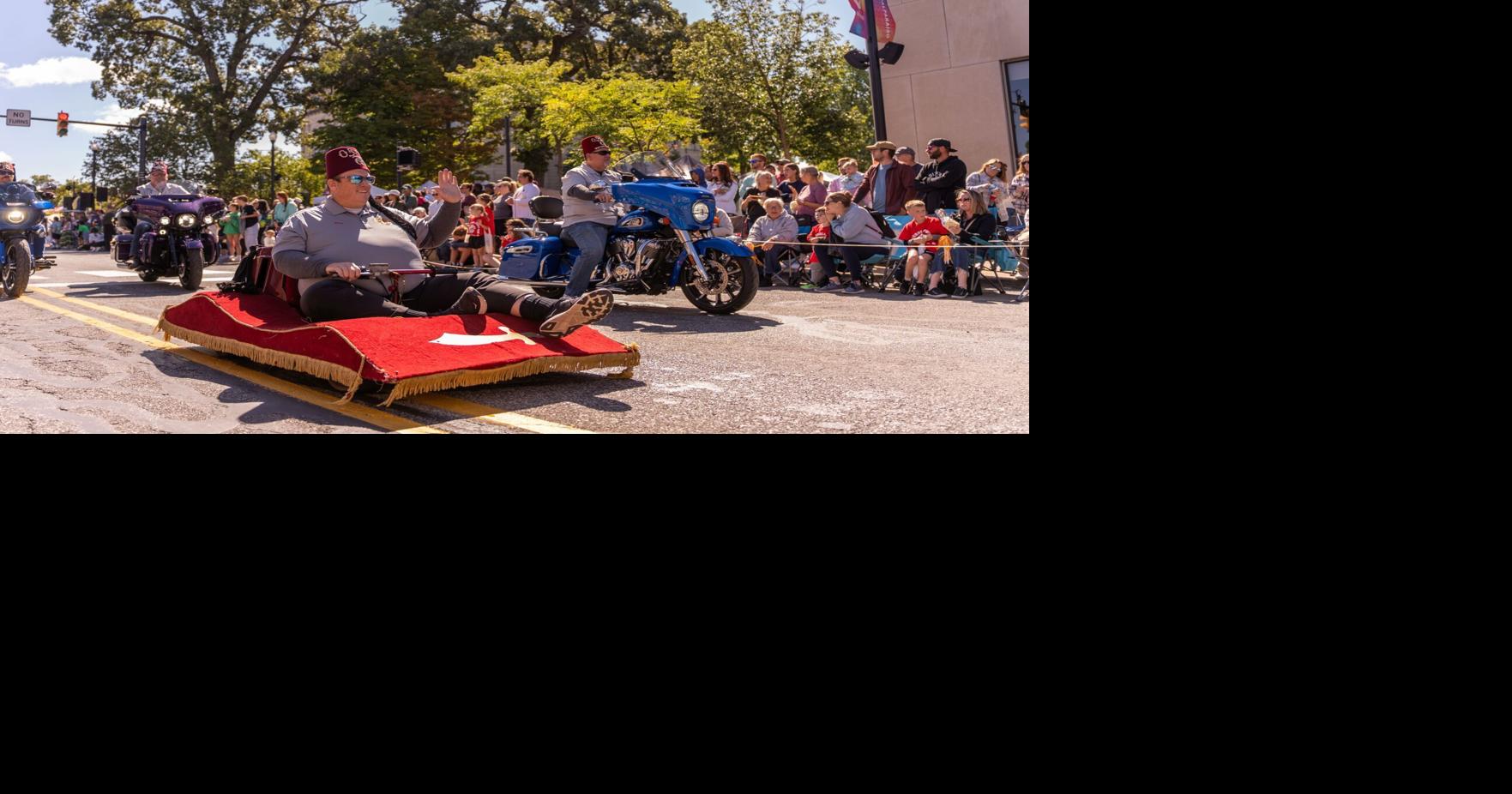 Fest's centerpiece parade puts popcorn, community in motion