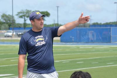 Lifelong fan , NFL veteran signs deal to play on offensive line for Bears