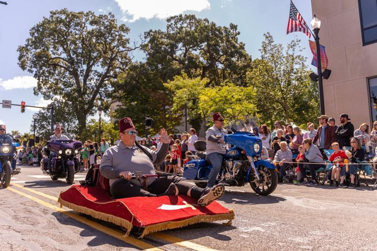 Fest's centerpiece parade puts popcorn, community in motion