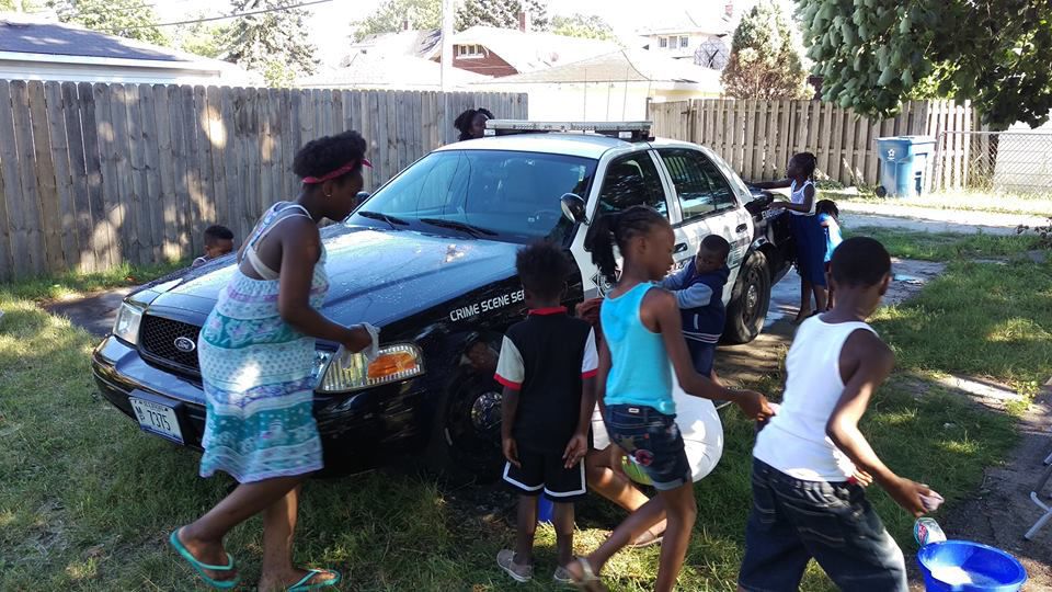Car wash serves as bridge between officer and community South