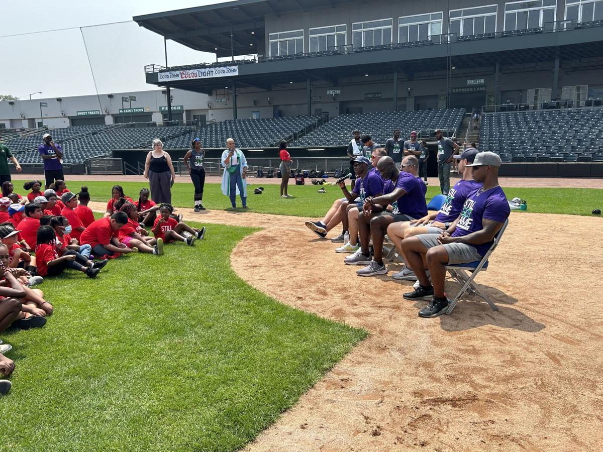 Former MLB player appears at Gary school open house