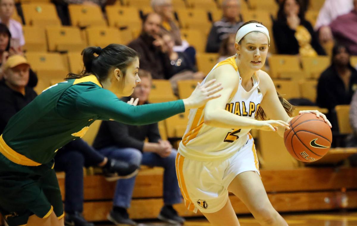 Women S Basketball Valparaiso S Hamlet Relishes Family Support