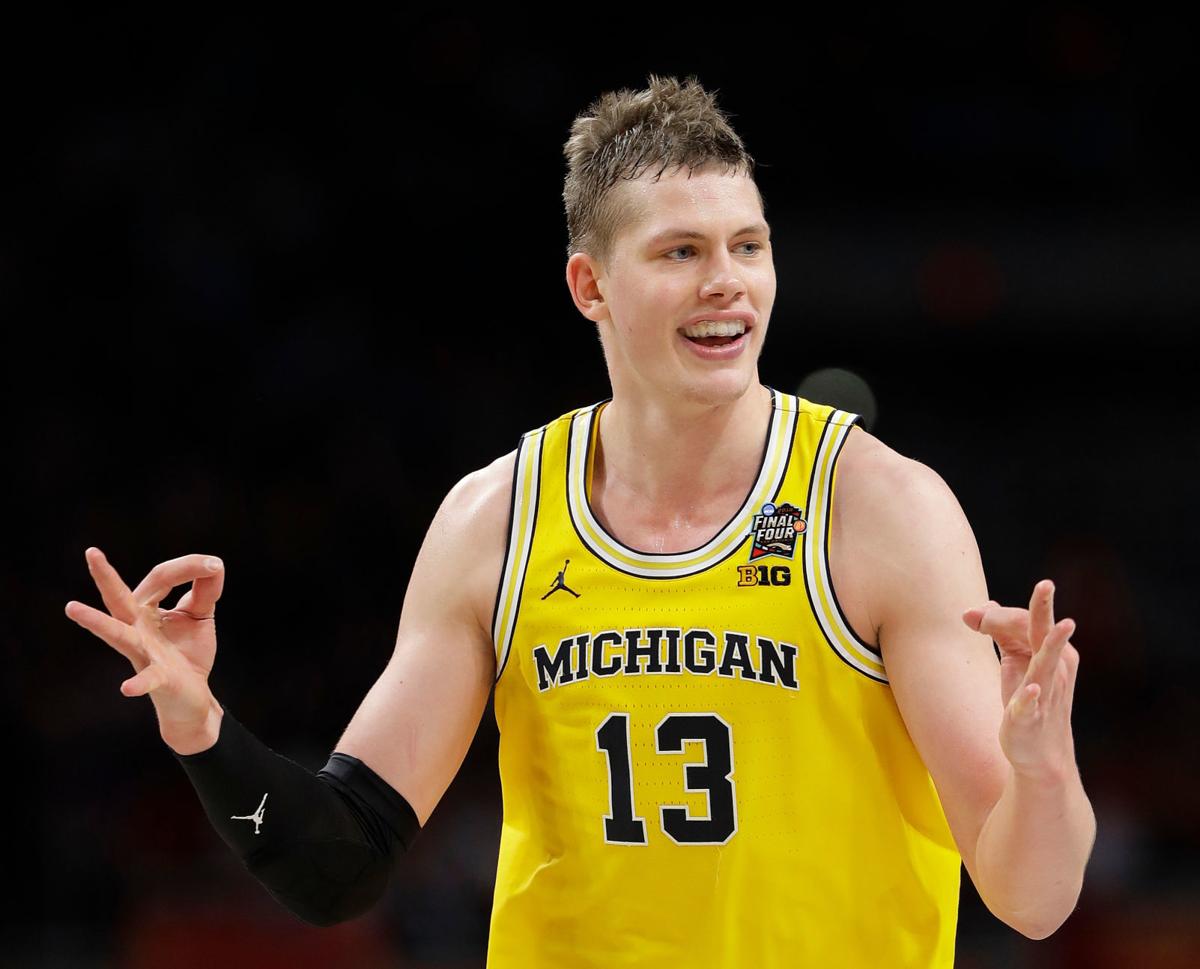 Wagner Michigan End Loyola S Run In Final Four College