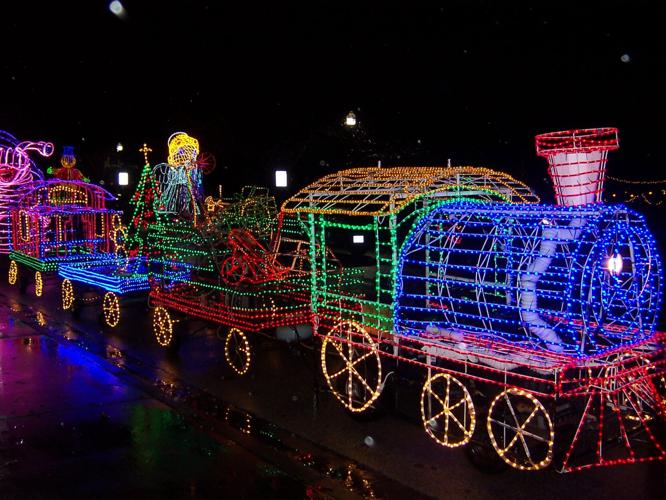 Rain doesn't dampen spirits at Whiting Illuminated Christmas parade