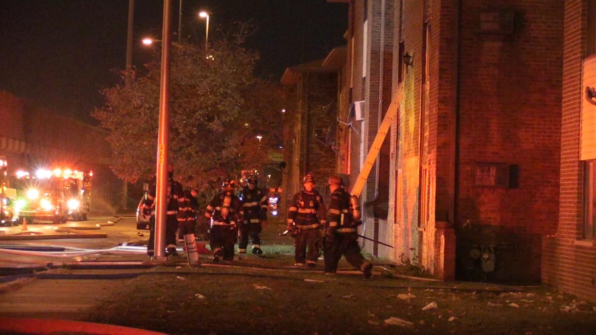 Update Watch Now 1 Dead After Flames Engulf Lansing Apartment Building Latest Headlines Nwitimes Com