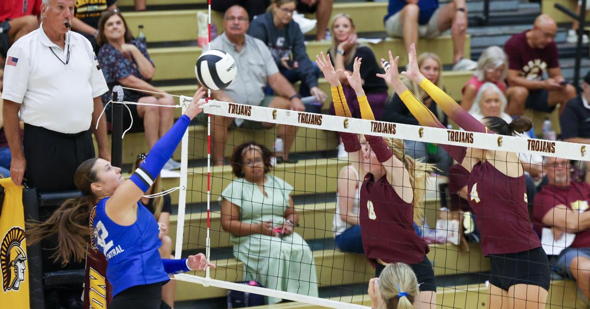 FOTOS | Lake Central visita Chesterton en un partido de voleibol femenino de secundaria