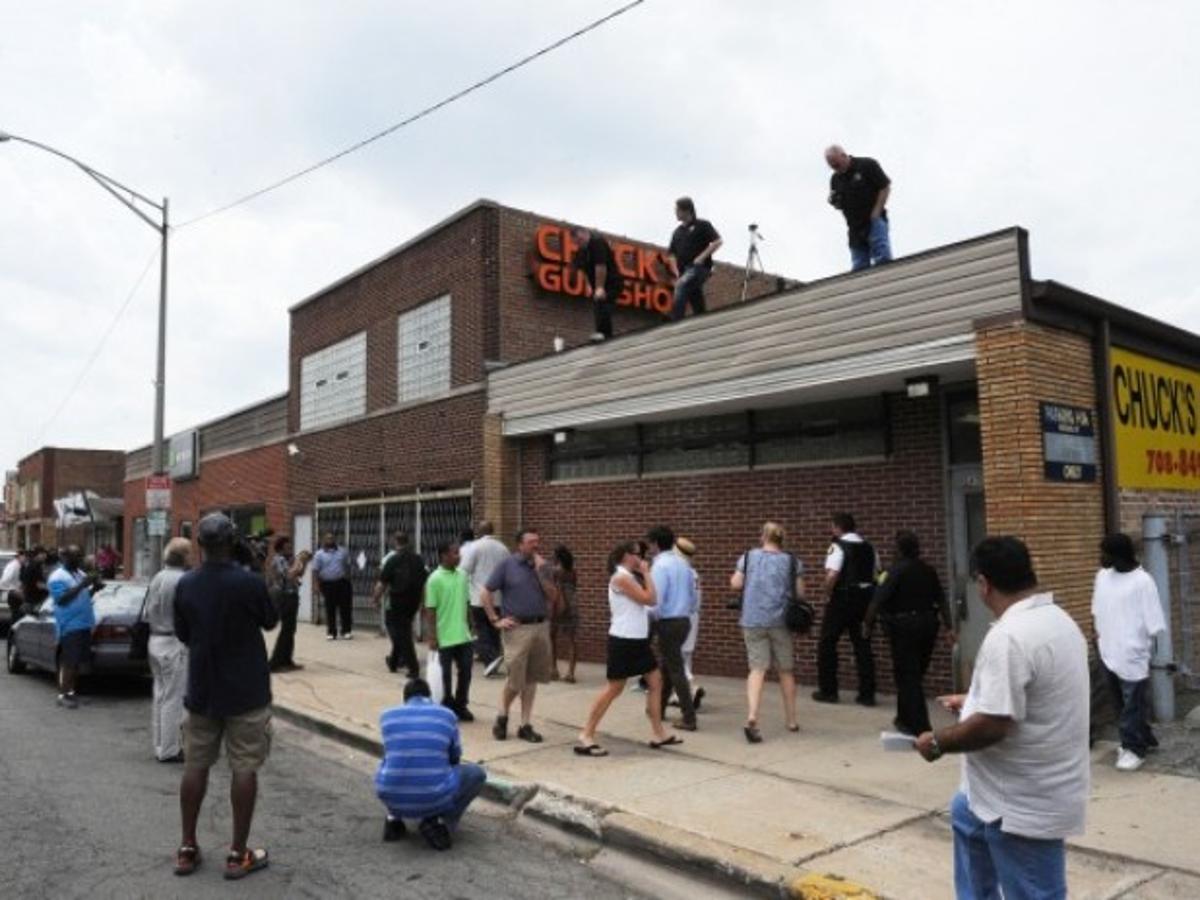 Revs Jackson Pfleger Picket Riverdale Firearms Dealer They Believe Supplies Guns To Streets South Suburban News Nwitimes Com