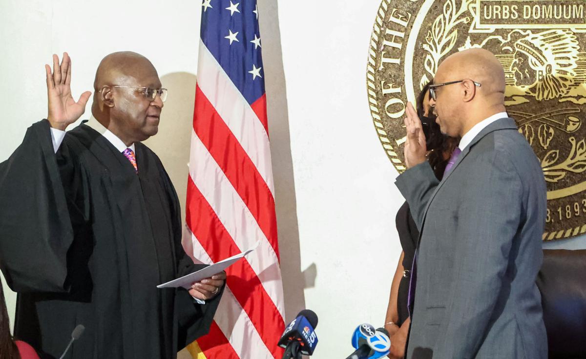 Swearing in of Thaddeus Jones as the first black mayor of Calumet City (copy)