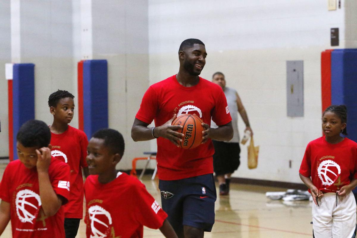 Nba S E Twaun Moore Nfl S Kawann Short Cancel Camps Amid Pandemic