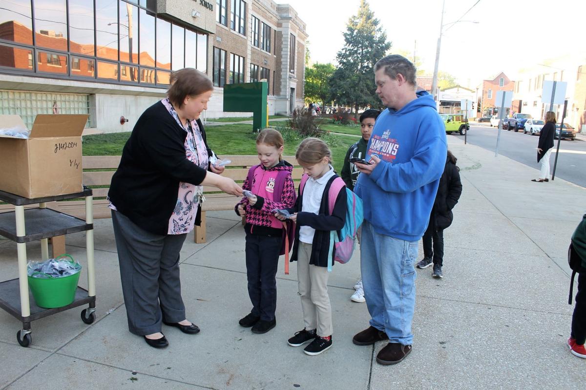 Whiting students ditch bus for Walk to School Day Education