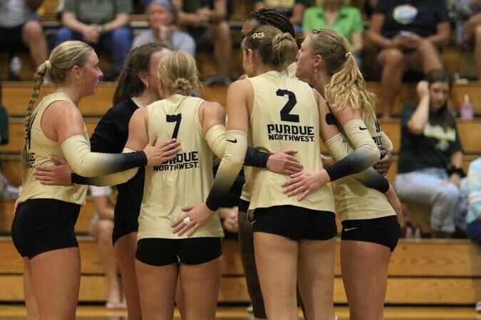Volleyball drops home contest against Davenport