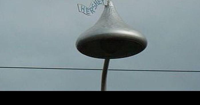 Hershey's Chocolate Kiss-Shaped Street Lamp in Hershey ...