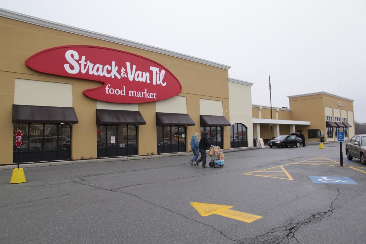 Strack & Van Til, Kellogg to feed hungry children