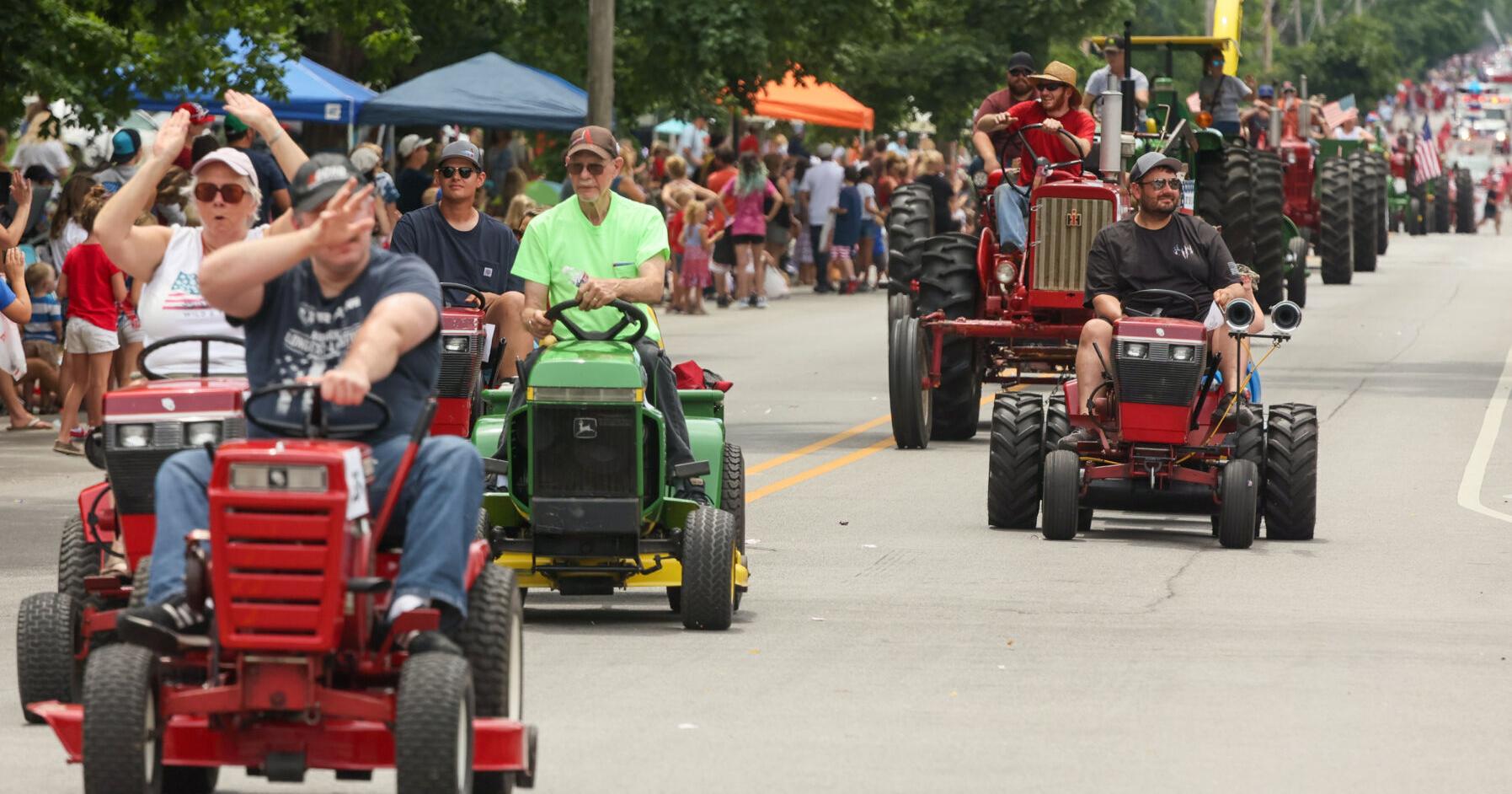 WATCH NOW: Crowds fill the city for Crown Point's annual Fourth of July parade - Vimarsana News