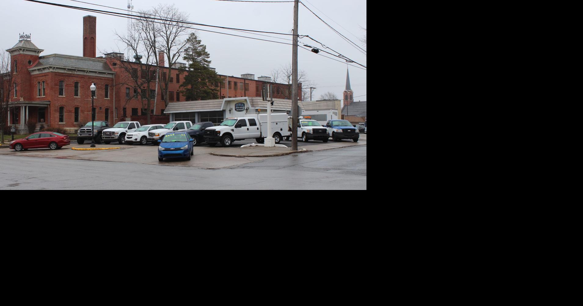 Crown Point used car lot raises ire of Old Sheriff's House board member