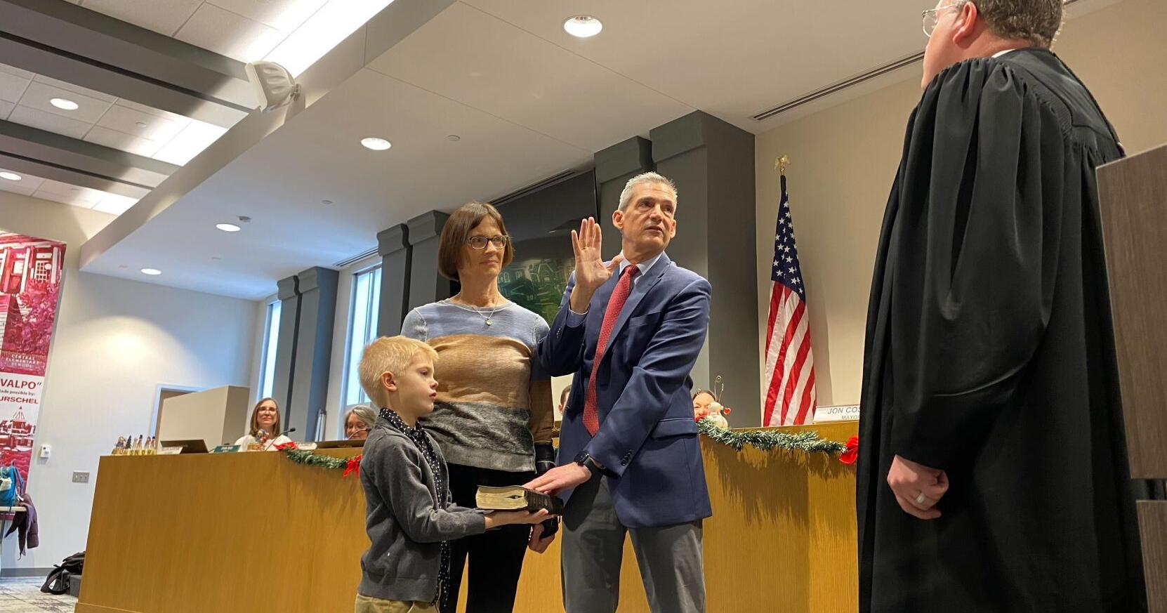 A new chapter for the city: Valpo swears in newly-elected officials - Vimarsana News