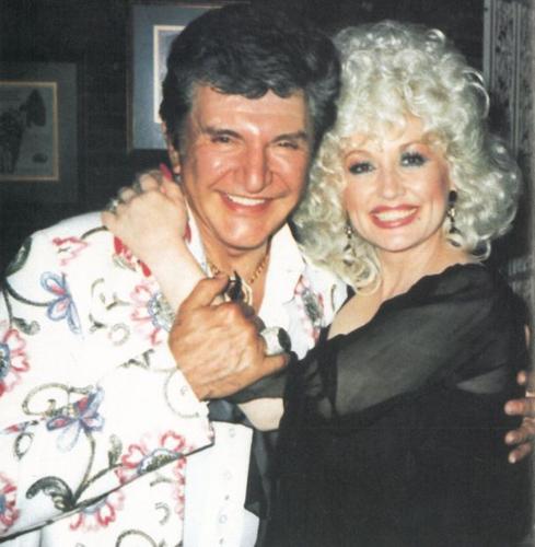 OFFBEAT with PHIL POTEMPA: Reader looking for Liberace fan website