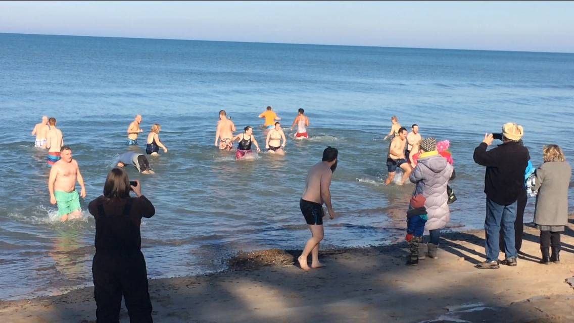 Brrrrrrrrrrr Ogden Dunes Plunge Bares Hardy Souls Porter County Brrrrrrrrrrr People Take The Ogden Dunes Polar Bear Plunge