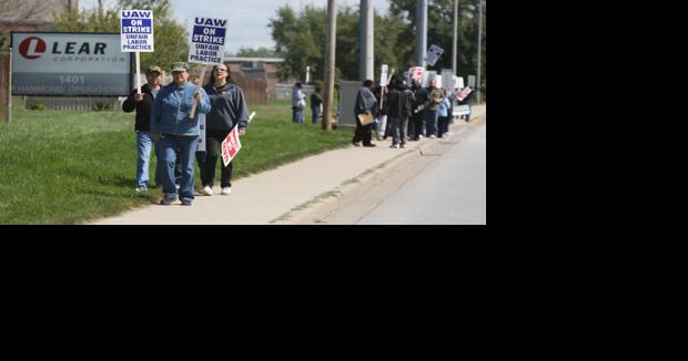 UAW workers at Lear vote overwhelmingly to authorize strike - Vimarsana News