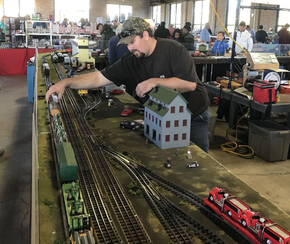 All aboard Annual model train show draws fans of all ages Lake