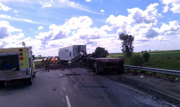 2 killed in Jasper Co. crash that closes Interstate 65 for hours