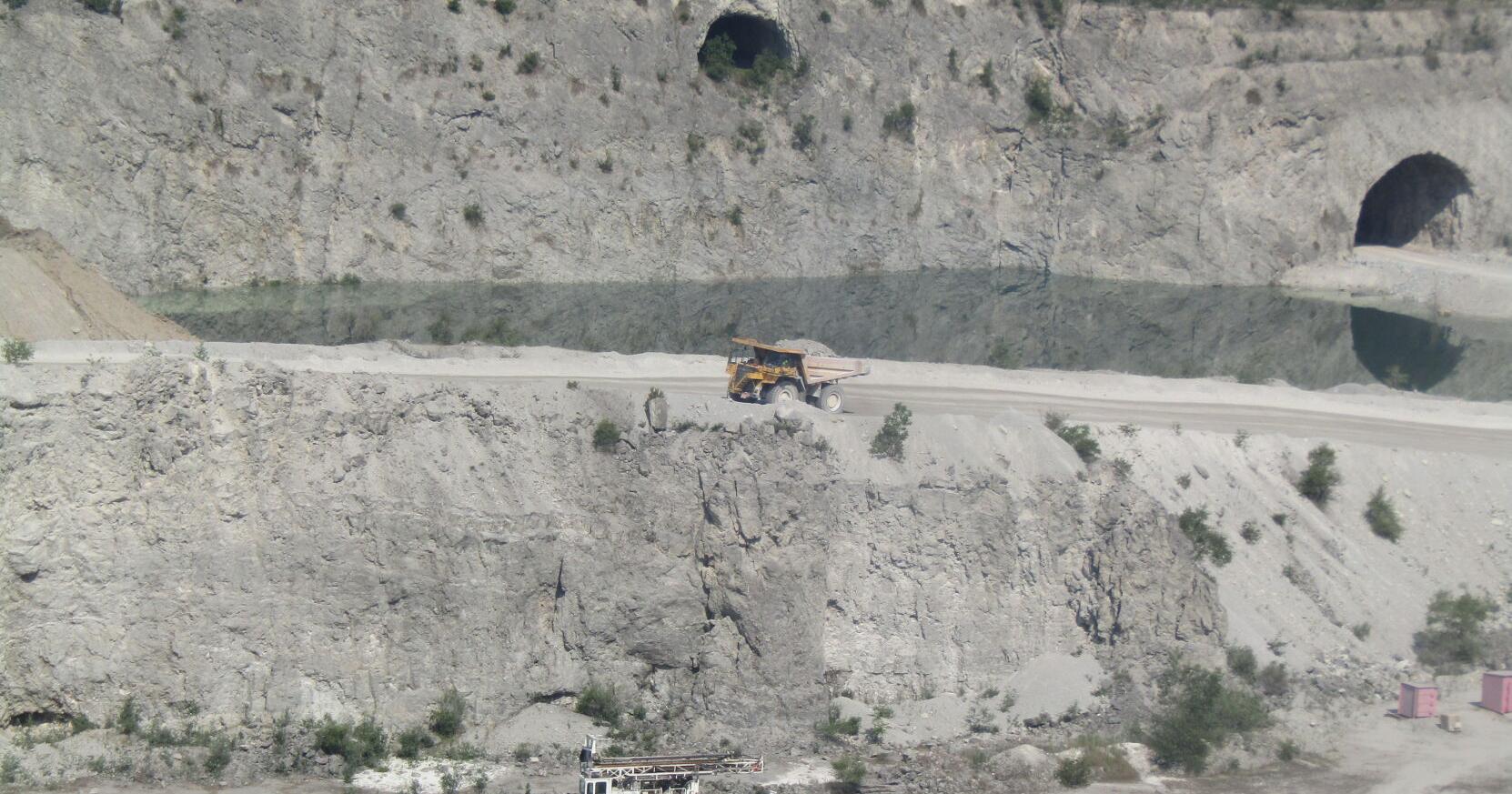 Thornton Quarry, I-80's Grand Canyon, an economic bedrock with another 200 years of reserves left - Vimarsana News