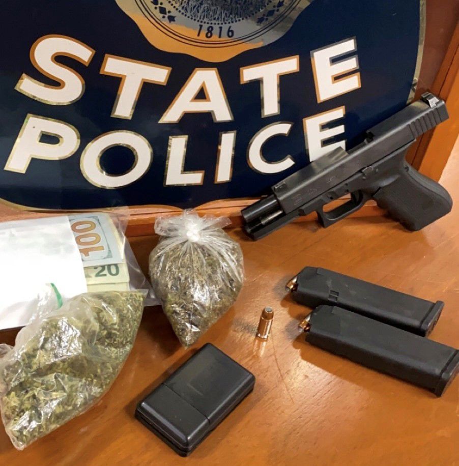 Guns Drugs Seized From 2 Traffic Stops Police Say Crime And Courts