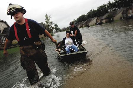 Flood forces evacuations in S'ville, Dyer