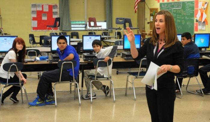 Scott Middle School students navigate virtual finances : Hammond ...