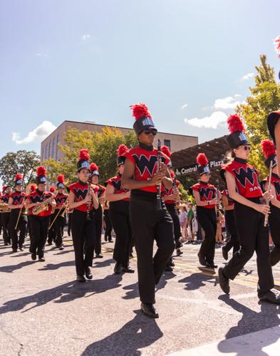 Fest's centerpiece parade puts popcorn, community in motion