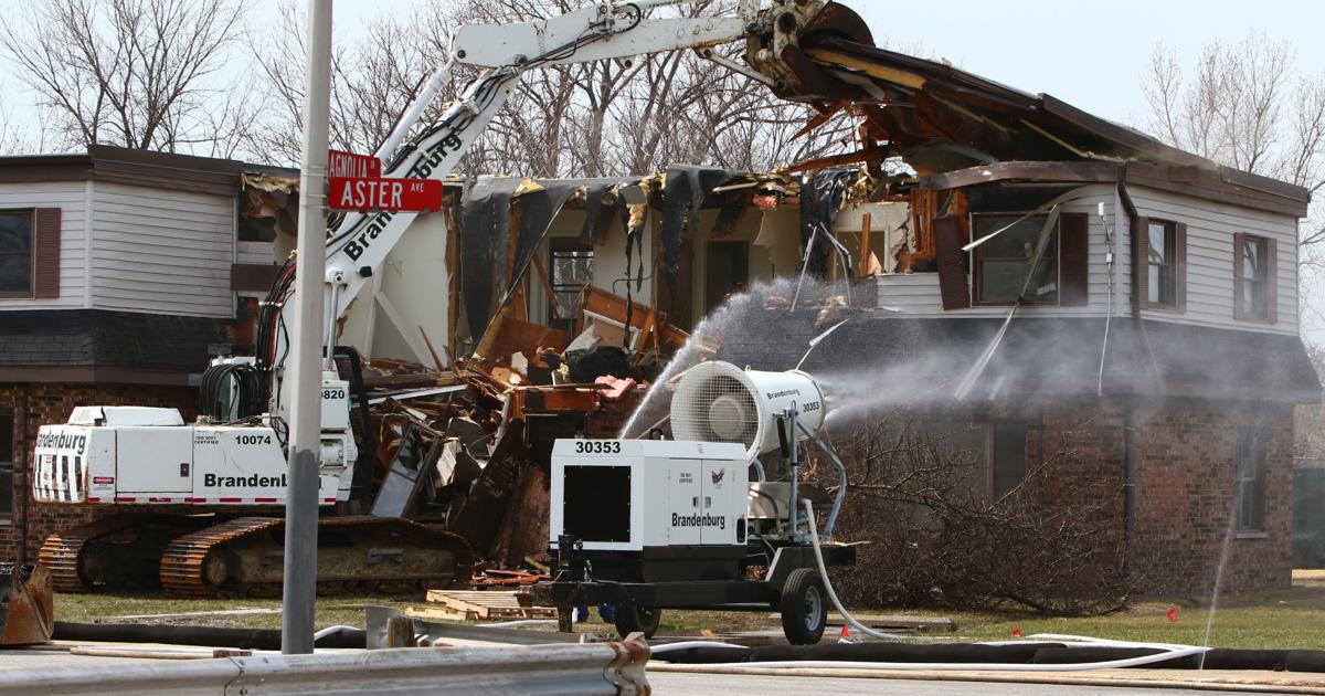 Crews tear into first building at vacant West Calumet Complex as