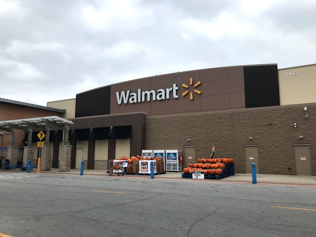 Walmart pharmacies are now giving COVID-19 vaccines to walk-in appointments (copy)