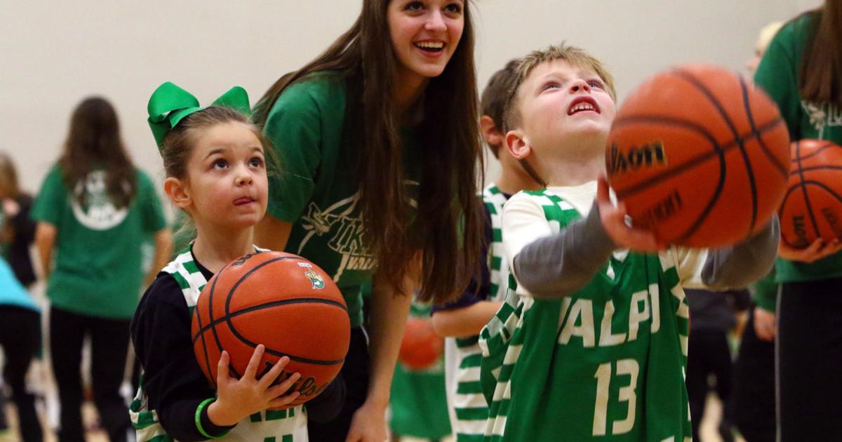 Valparaiso Basketball Players Show Their Game Faces To Pen Pals valparaiso-basketball-players-show-their-game-faces-to-pen-pals