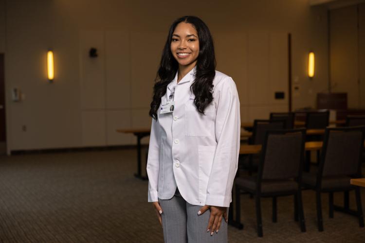 Northwestern internships whet appetites of 2 aspiring med students