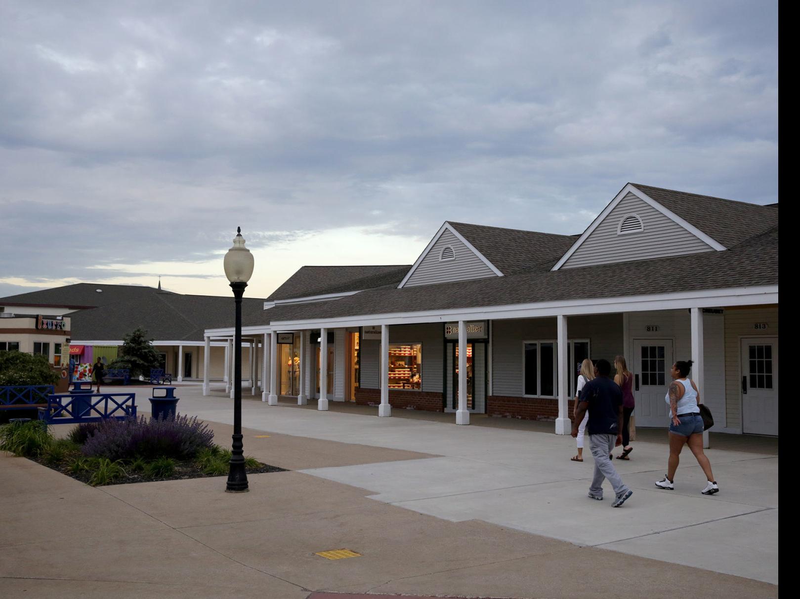 Kohl S And Dick S Sporting Goods Close As More Retail Stores Add
