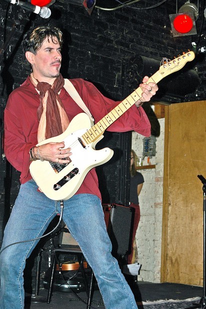 Michael McDermott rocks for Respite House | Music | nwitimes.com