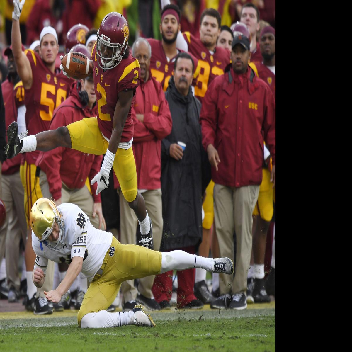 Usc Pulls Away To Rout Notre Dame Notre Dame Fighting Irish