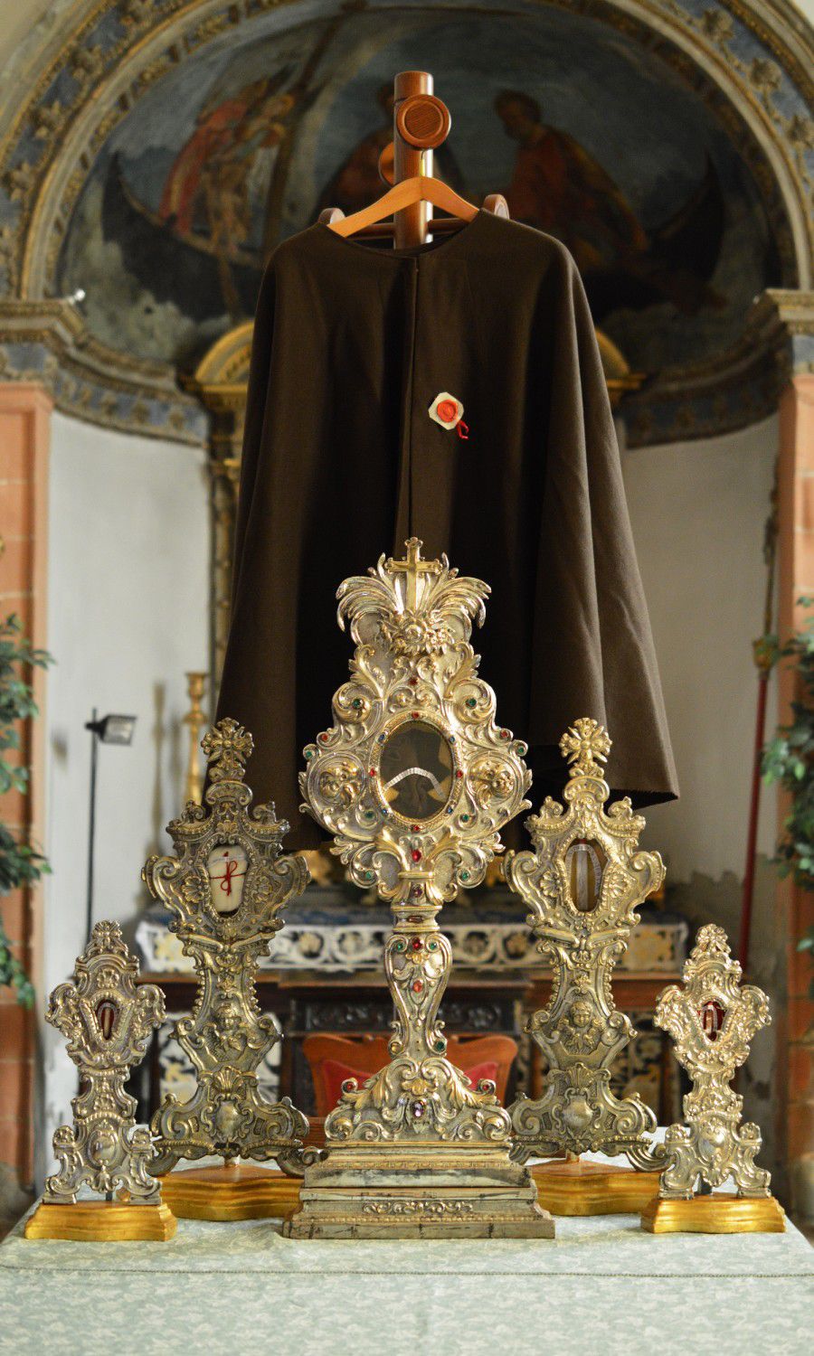 Unusual phenomena associated with the relics of the saints Unusual phenomena associated with the relics of the saints