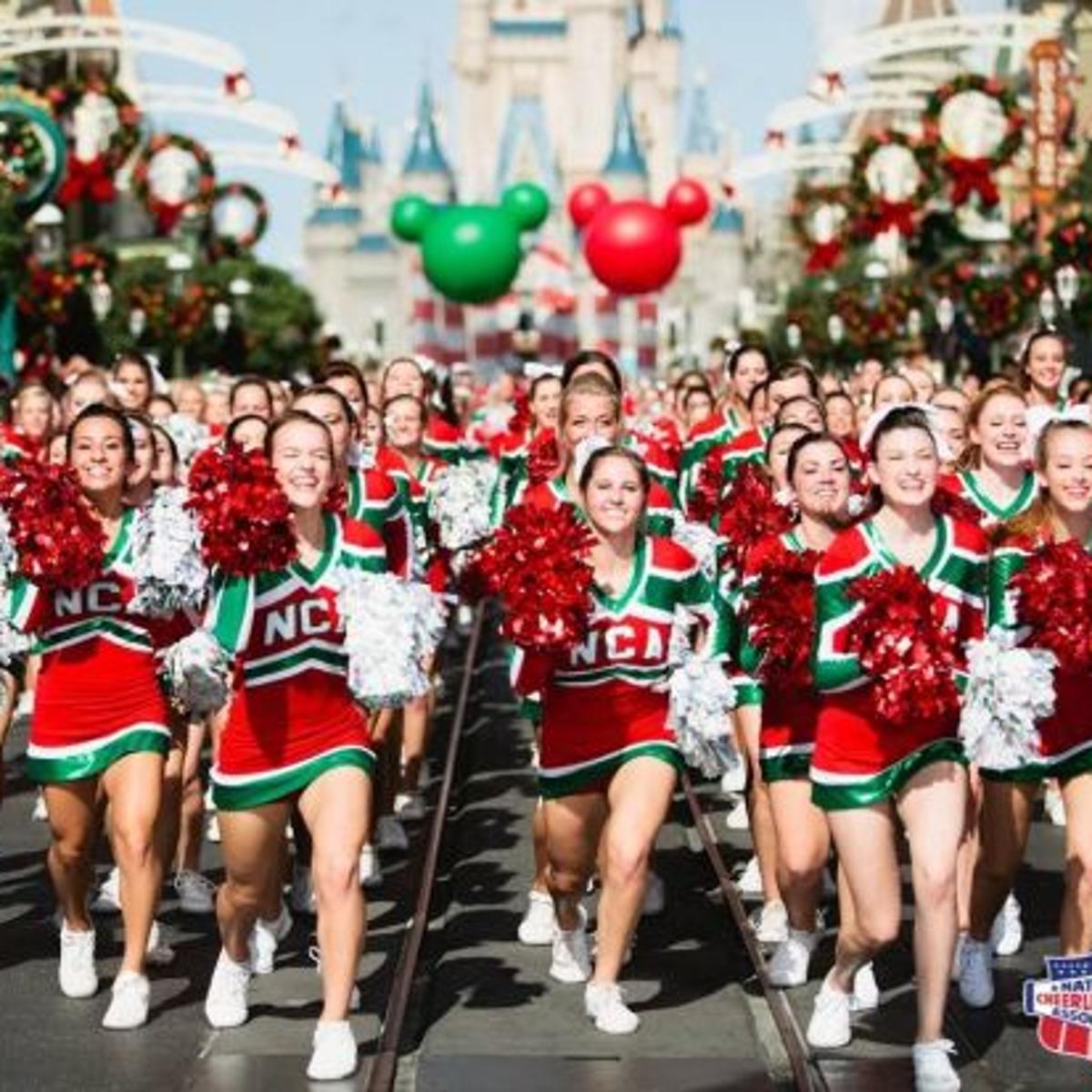 Phs Cheerleader Leads Off Disney Christmas Parade Porter County News Nwitimes Com Porter Christmas Parade 2021