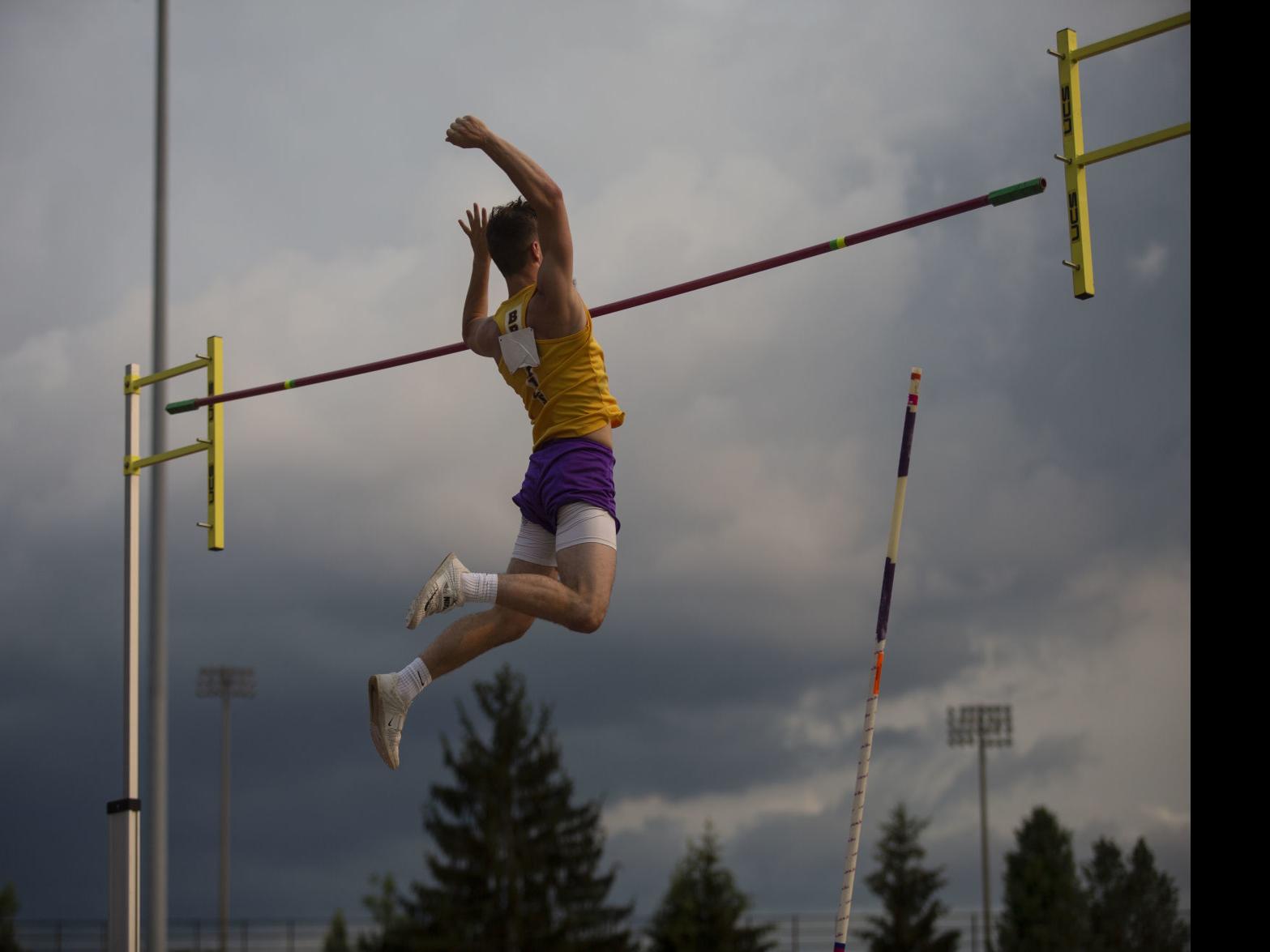 Extended Spring Break Hobart S Riley Johnston Continues Pole Vault Training At Home High School Nwitimes Com